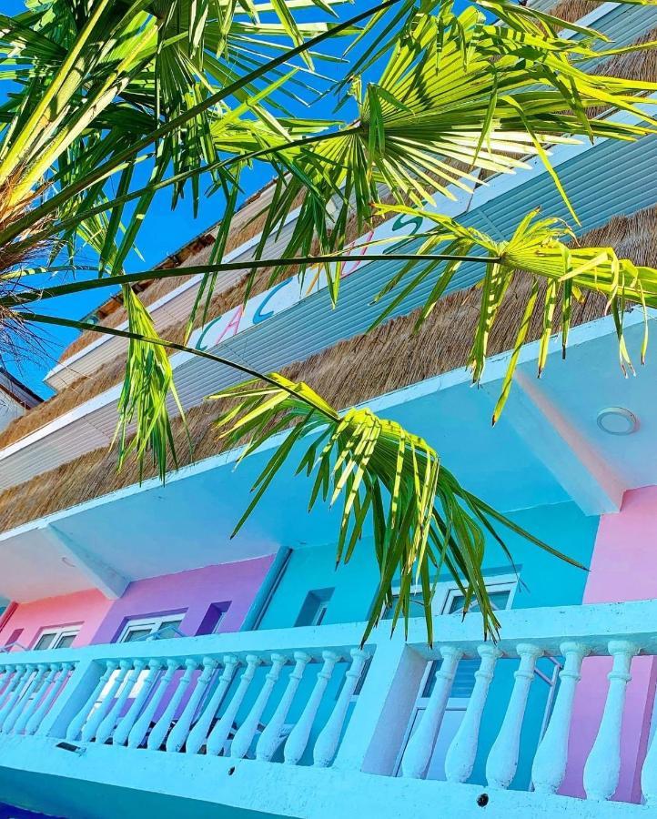 Casa Barbie Costinesti Ostello Esterno foto