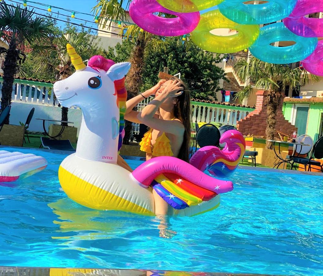 Casa Barbie Costinesti Ostello Esterno foto