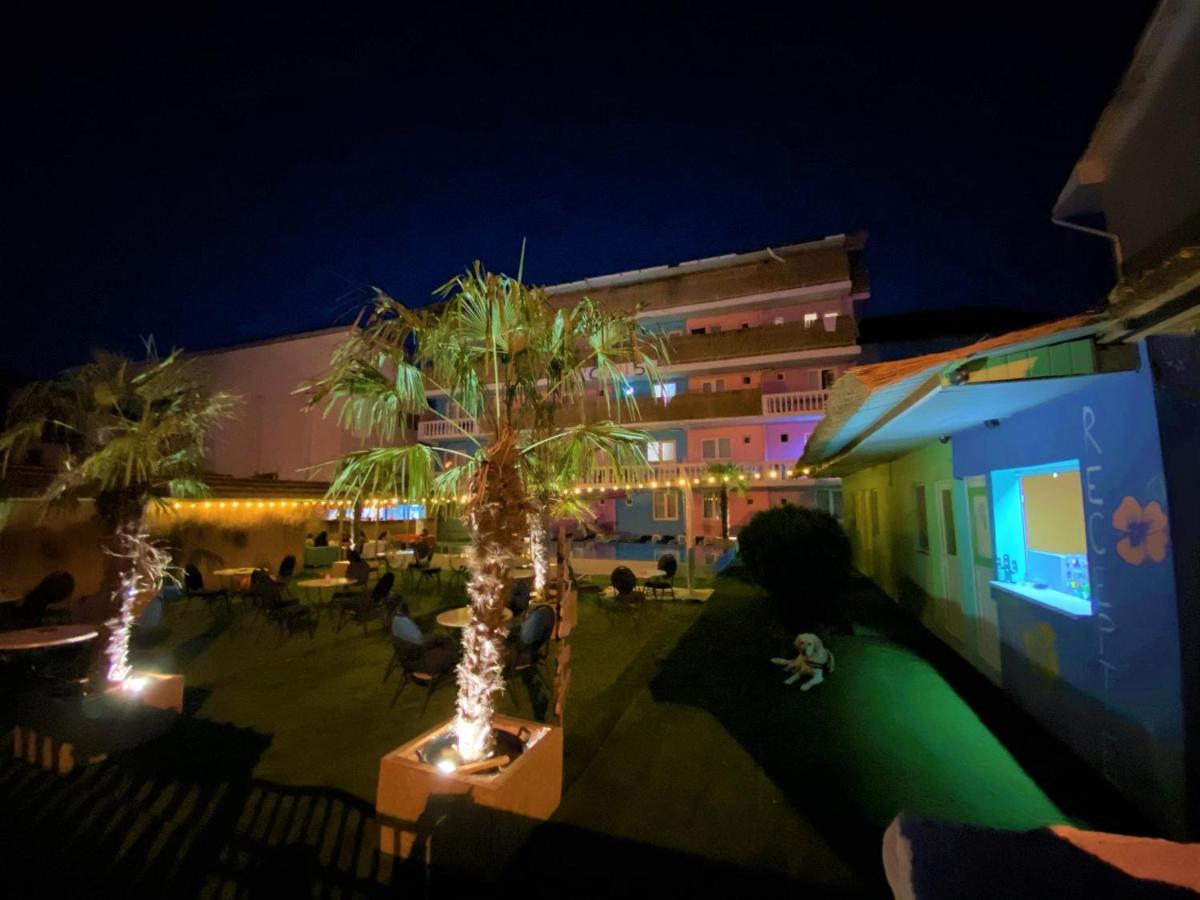 Casa Barbie Costinesti Ostello Esterno foto