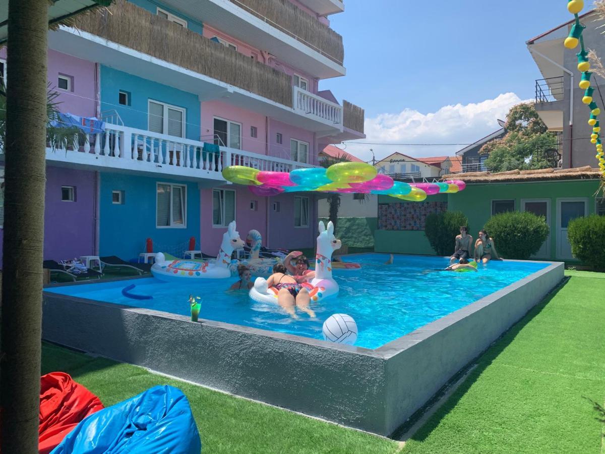 Casa Barbie Costinesti Ostello Esterno foto